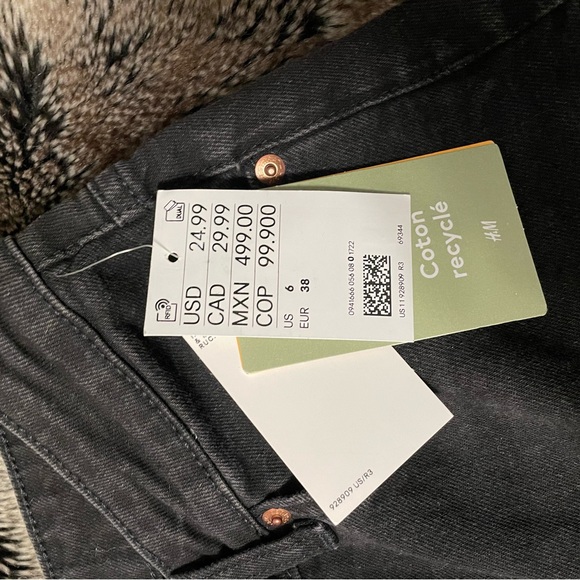 Black H&M High Wasted Mom Jeans - Picture 4 of 5